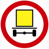 Indicator rutier Accesul interzis vehiculelor care transporta marfuri periculoase