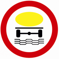 Indicator rutier Accesul interzis vehiculelor care transporta substante de natura sa polueze apele